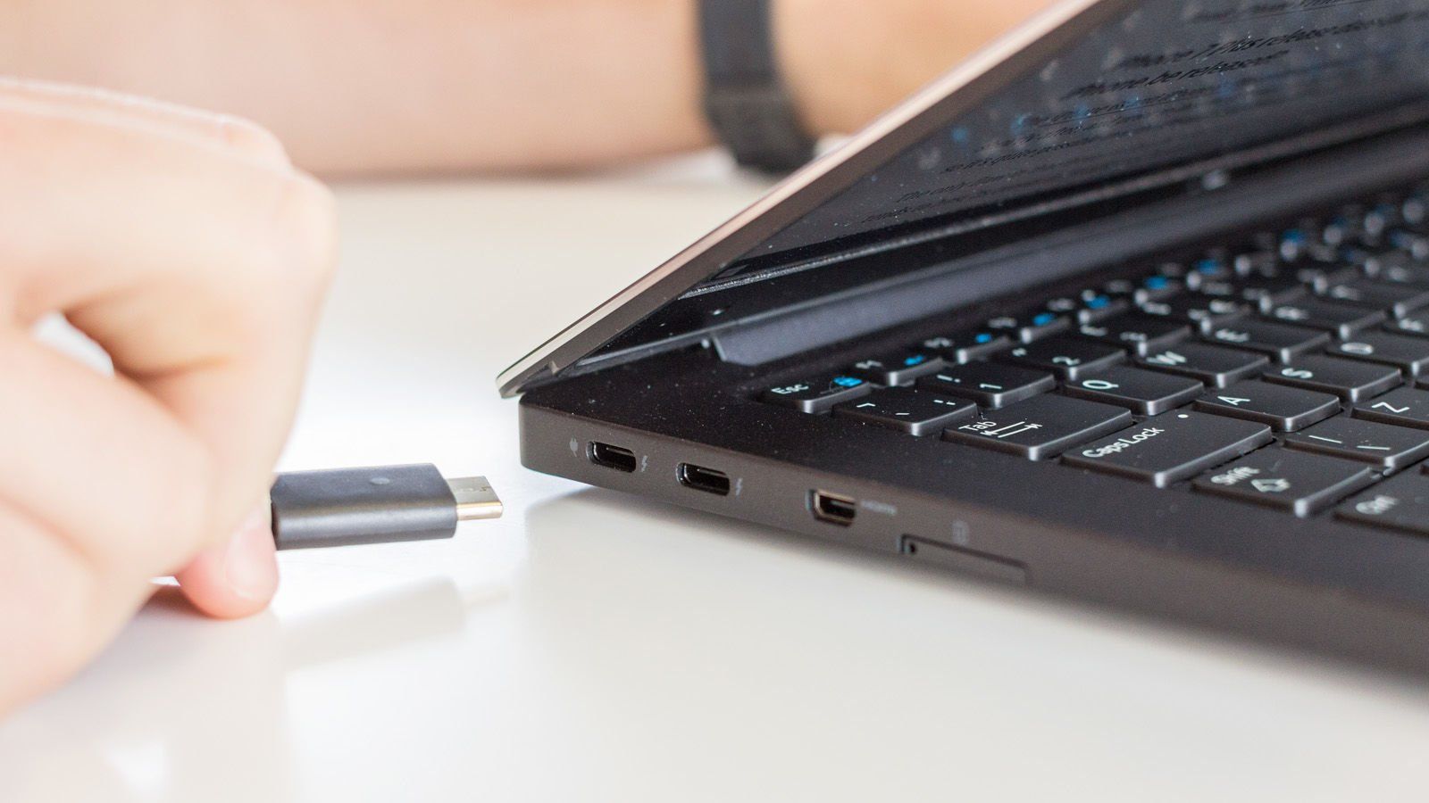 Можно ли ноутбук заряжать через type c. Ноутбук заряжается. USB C 65w ноутбук. Ноут заряженный. Notebook Chargers.