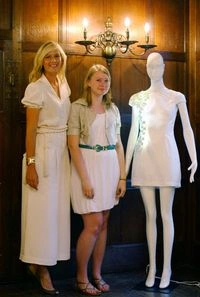 Maria Szarapowa prezentuje "komórkową" sukienkę idealną do pubu