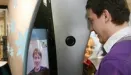Budka z komunikatorem Skype na lotnisku