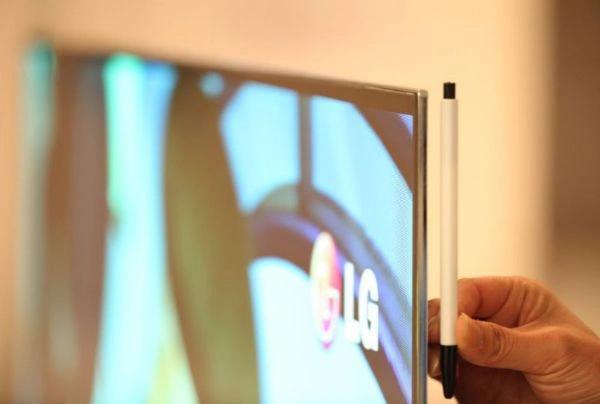 Największy telewizor OLED na świecie  pojawi się na targach  CES 2012