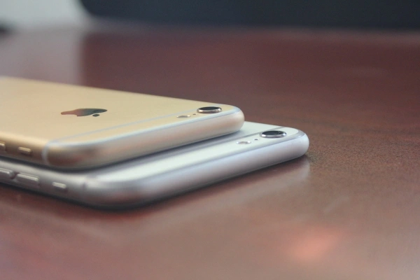 iPhone 6 Plus: afera bendgate to wydumany problem według CEO sieci T-Mobile