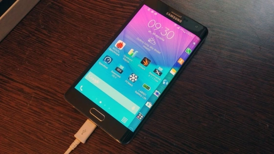 Galaxy Note Edge czy Galaxy Note 4 - który smartfon lepszy?