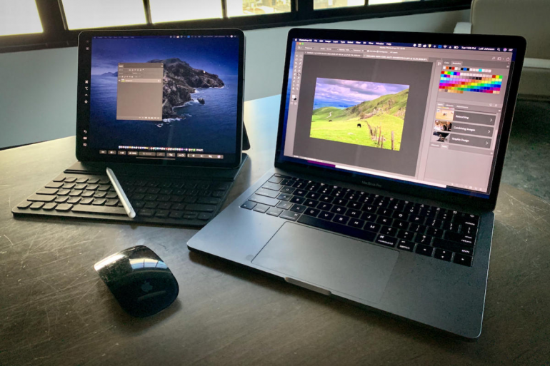 Podłącz dwa monitory do komputera Mac mini