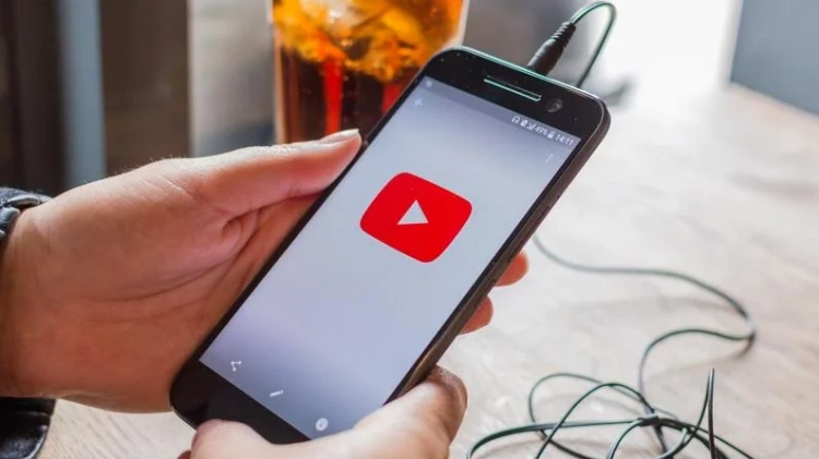 Jak pobierać pliki z YouTube na Androidzie i iOS - Poradnik 2019