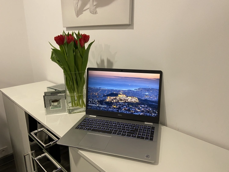 Dell Inspiron 5593 - test taniego laptopa biurowego z Ice Lake
