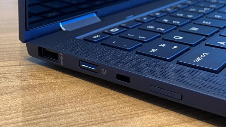HP Elite Dragonfly -  czy warto zainwestować w lekkiego laptopa z przestarzałym procesorem?