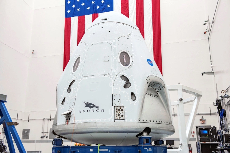 SpaceX - co dalej z Crew Dragon i jego załogą?