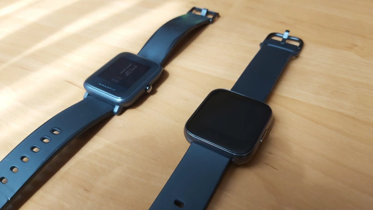 Realme Watch (z prawej) vs Xiaomi Amazfit BiP