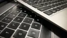 Nowa generacja MacBooka Pro z wyświetlaczem zamiast klawiatury Magic