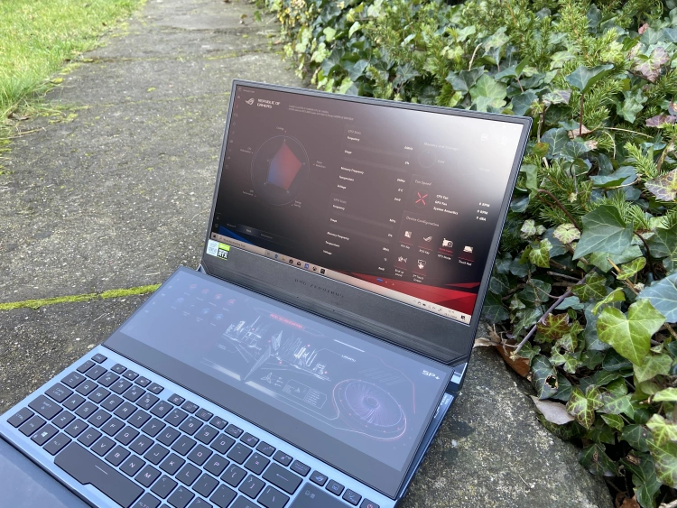 Asus ROG Zephyrus Duo - test dwuekranowego laptopa do pracy i gier
