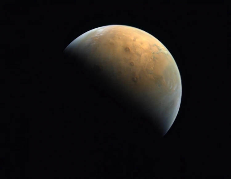 Al Amal, sonda kosmiczna, zdjęcie marsa, Mars, czerwona planeta, orbita Marsa, Zjednoczone Emiraty Arabskie, ZEA, książe Muhammad ibn Zajid Al Nahajjan, Twitter,