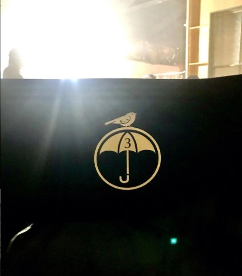 nowe logo serialu umbrella academy 3 eliot page podwyżki obsada