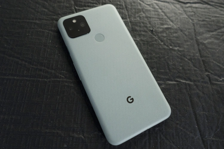 Google Pixel 5 - pierwszy smartfon, który otrzyma Androida 12