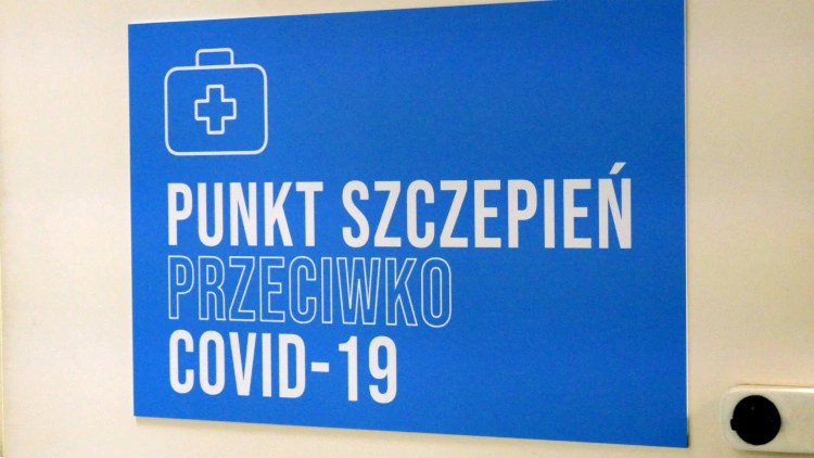 astrazeneca oxford polska odwołanie szczepień etapy szczepień chętni koronawirus rząd covid azd1222