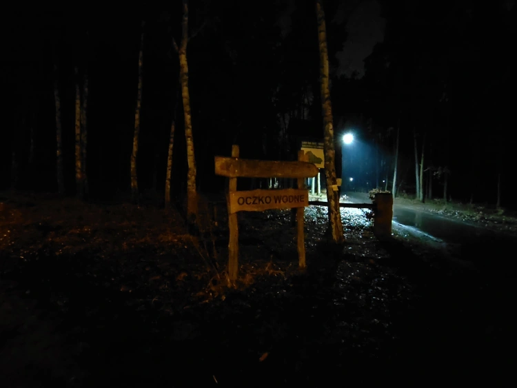 Zdjęcie w nocy - obiektyw ultraszerokokątny