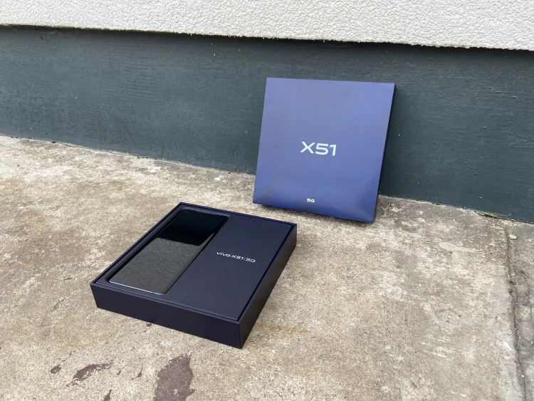 vivo X51 5G w pudełku