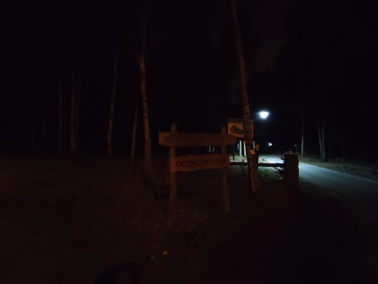 Zdjęcie w nocy - obiektyw ultra szerokokątny