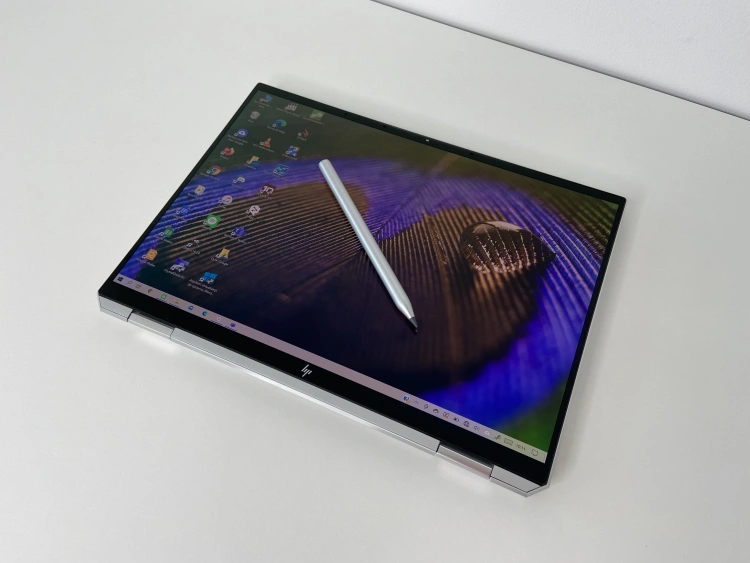 HP Spectre x360 14 w trybie tabletu z piórem Zenvo