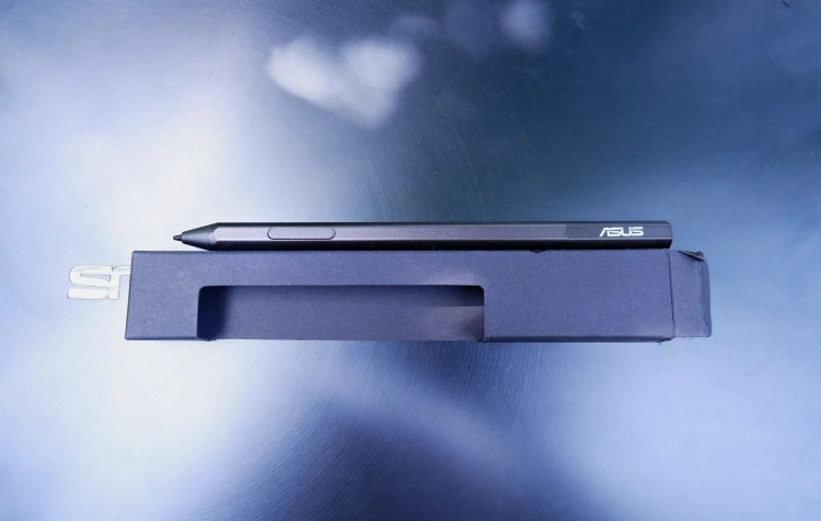 Asus ZenBook Flip 13 UX363 - nie laptop, nie tablet, ale ma sens [RECENZJA]