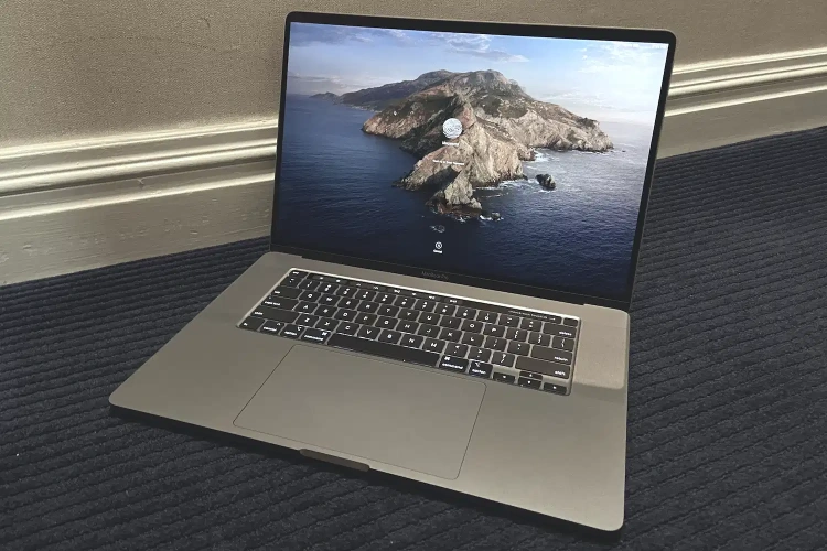 MacBook Pro 16 z 2019 roku
Źródło: macworld.com