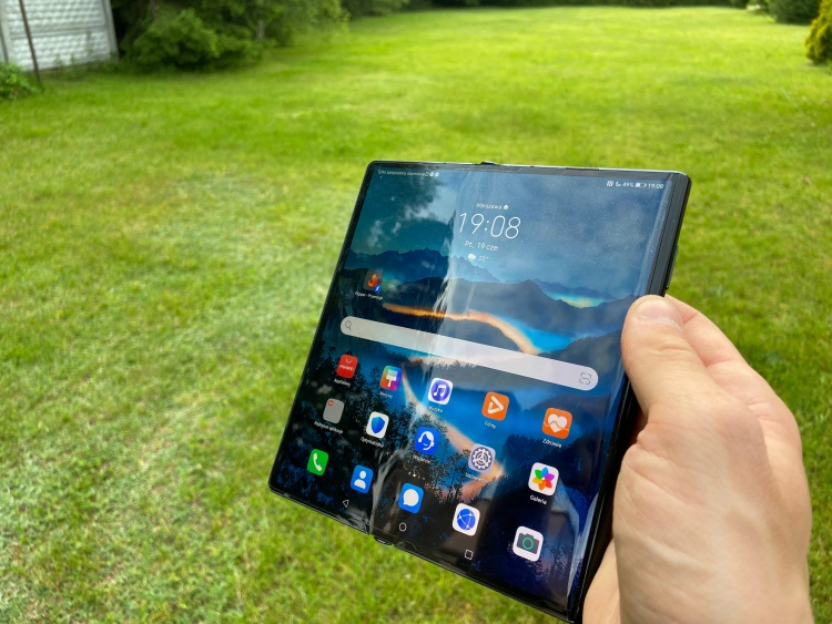 Huawei Mate Xs w trybie tabletu
fot. Daniel Olszewski / PCWorld