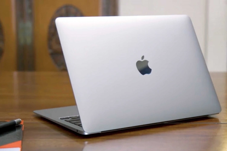 MacBook Air z procesorem Apple M1
Źródło: macworld.com