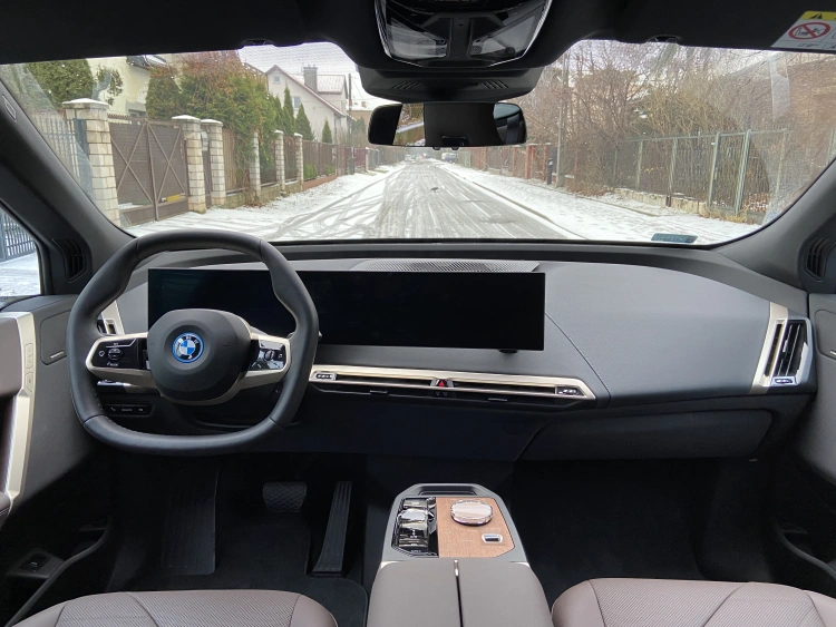 BMW iX ma wnętrze przeniesione wprost z auta koncepcyjnego
fot. Daniel Olszewski / PCWorld