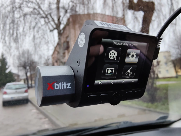 Xblitz Dual 2 GPS - testujemy rejestrator z wewnętrzną kamerą dla taksówkarzy i kierowców zawodowych