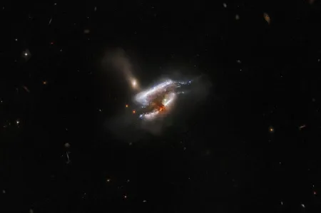 Teleskop Hubble'a uchwycił niesamowity widok! Trzy galaktyki łączą się w jedną