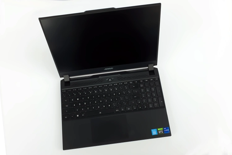 Czy to jeszcze laptop gamingowy, czy już stacja robocza? – Test AORUS 15 XE4 z GeForce RTX 3070 Ti