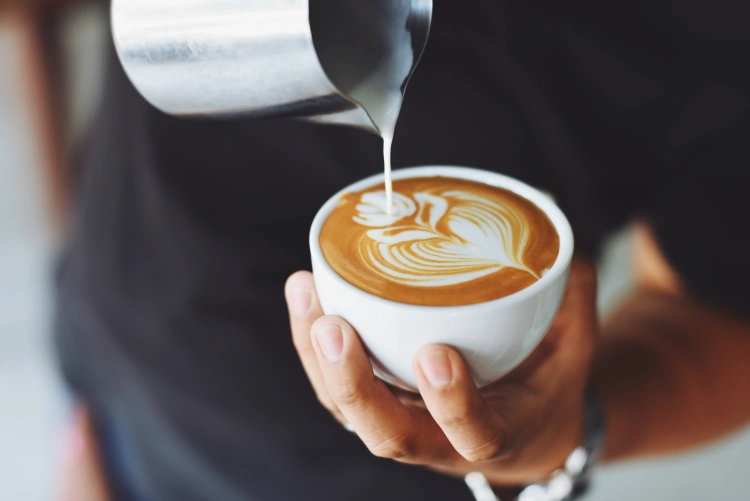Jaki ekspres do kawy do domu wybrać, by parzyć najlepszą kawę? Oto najlepsze ekspresy dostępne w RTV Euro AGD [PORADNIK]