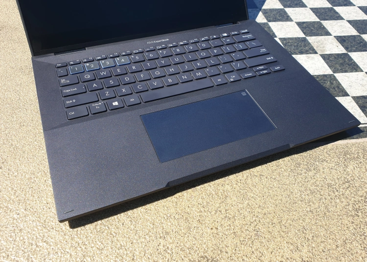 Konwertowalny laptop biznesowy 2w1 - recenzja ASUS ExpertBook B7 Flip
