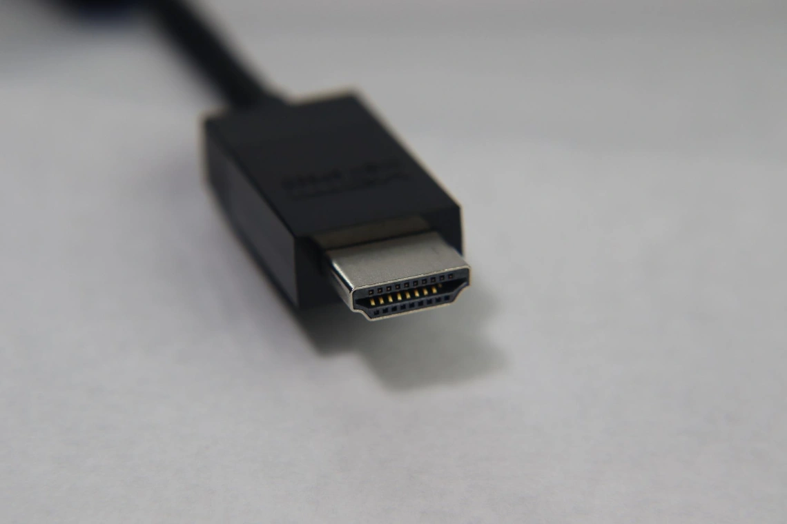 Jaki kabel HDMI będzie mi potrzebny i czy musi być drogi?