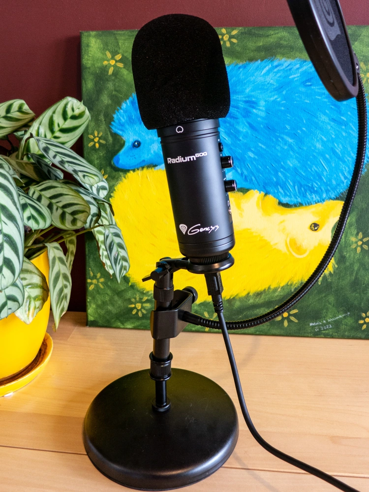 Sprawdziłem Genesis Radium 600. Czy to idealny mikrofon dla początkującego podcastera lub streamera?