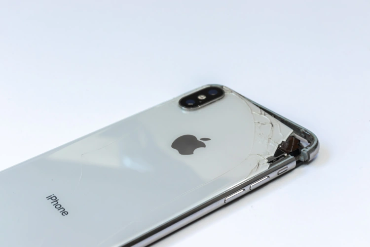 zniszczony iPhone X
