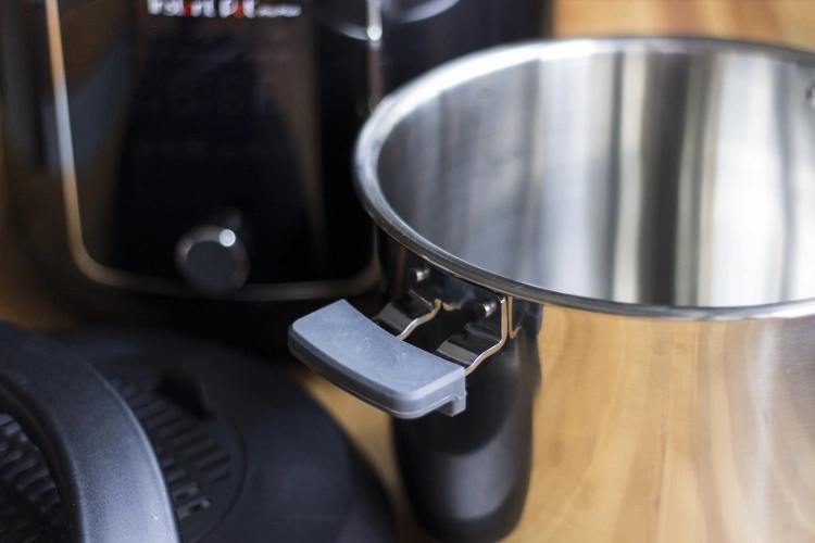 Multicooker Instant Pot Pro Plus – funkcjonalny sprzęt kuchenny czy kompletny niewypał? Sprawdzam
