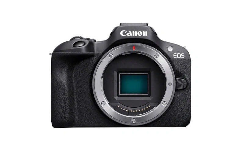 Canon przedstawia najtańszy bezlusterkowiec na rynku - EOS R100. Ma być idealny do zabrania w podróż
